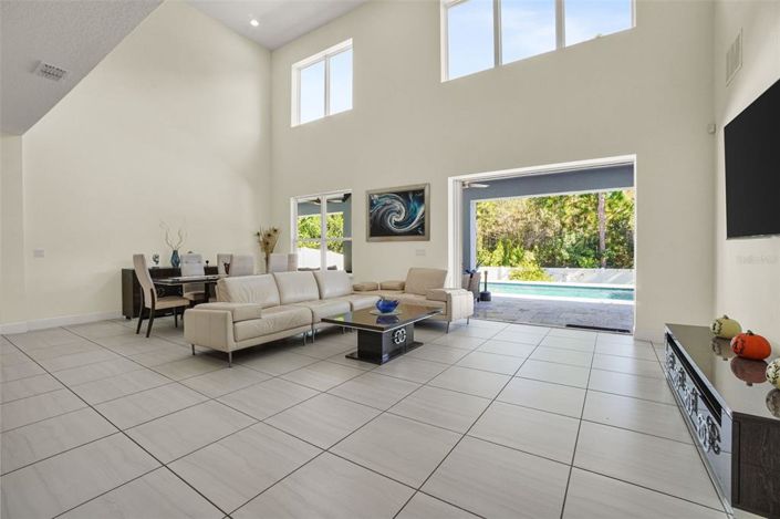 Image No.7-6 Bed House for sale