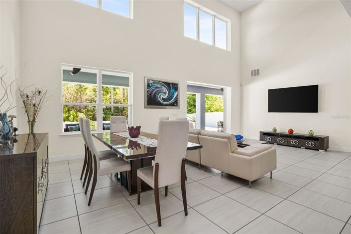 Image No.9-6 Bed House for sale