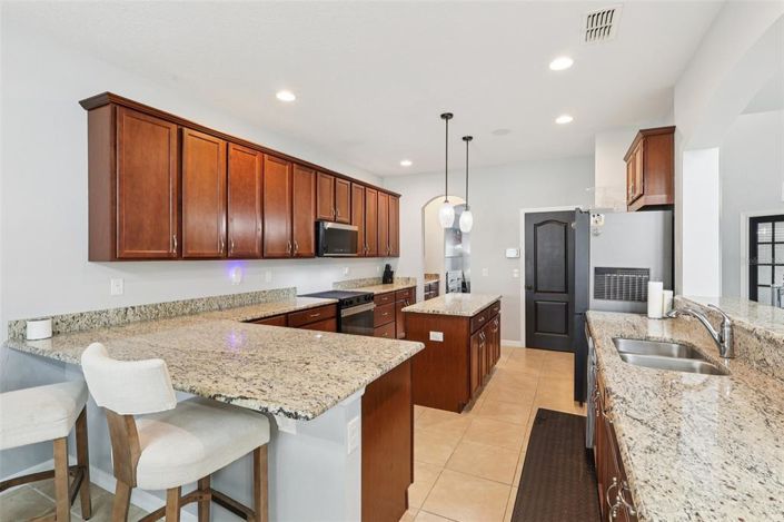 Image No.15-4 Bed House for sale