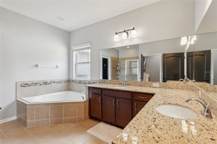 Image No.26-4 Bed House for sale