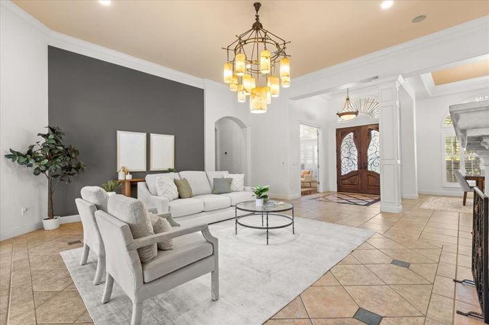 Image No.12-5 Bed House for sale