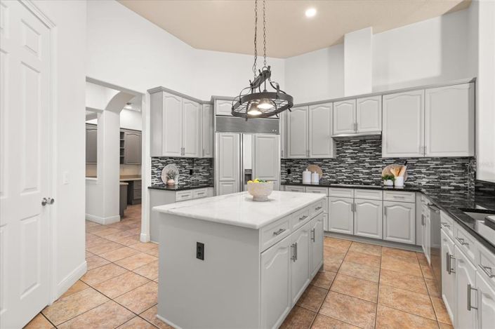 Image No.19-5 Bed House for sale