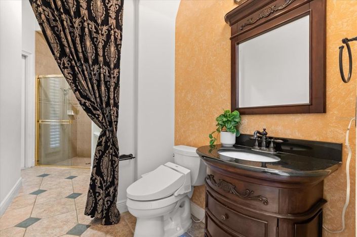 Image No.24-5 Bed House for sale