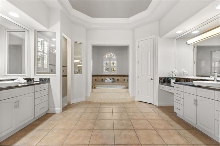 Image No.32-5 Bed House for sale