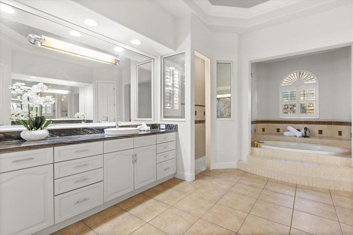 Image No.33-5 Bed House for sale