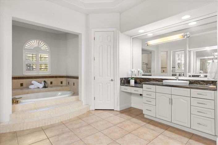 Image No.34-5 Bed House for sale