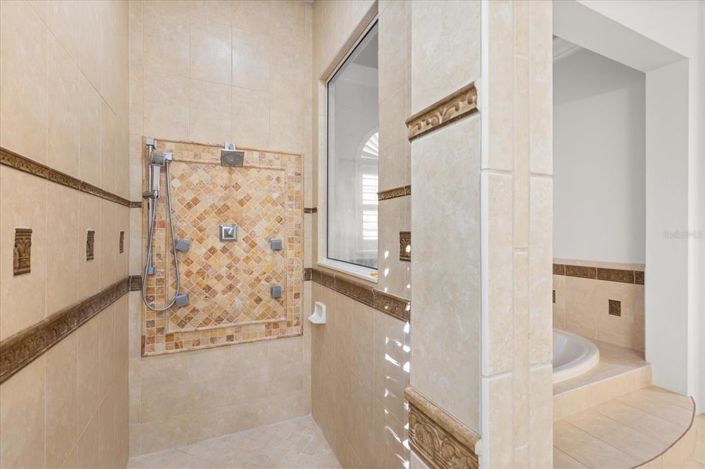 Image No.37-5 Bed House for sale