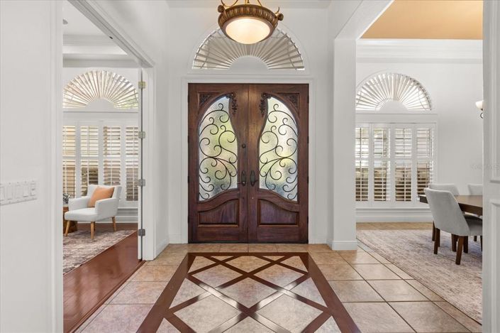 Image No.8-5 Bed House for sale