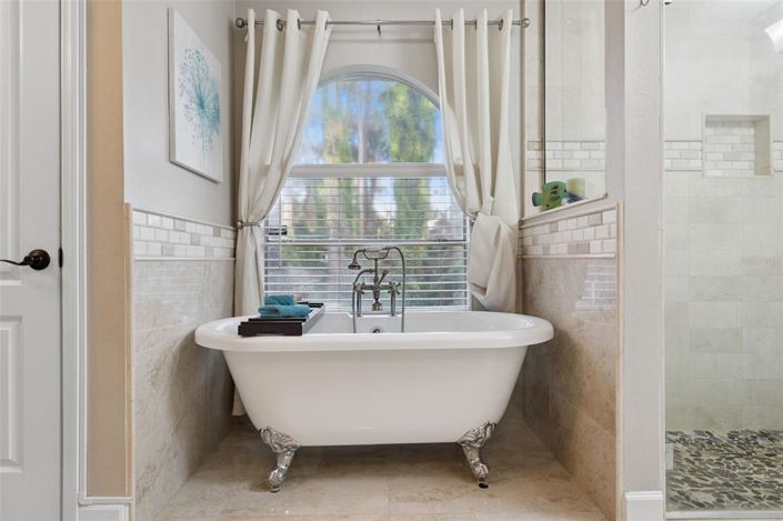 Image No.18-4 Bed House for sale