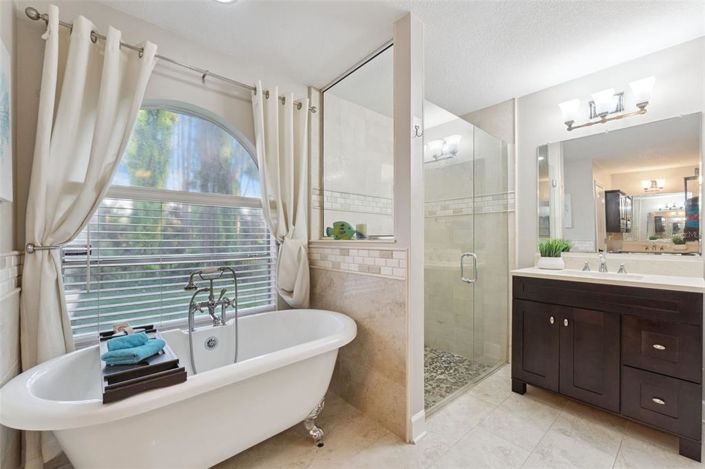 Image No.19-4 Bed House for sale