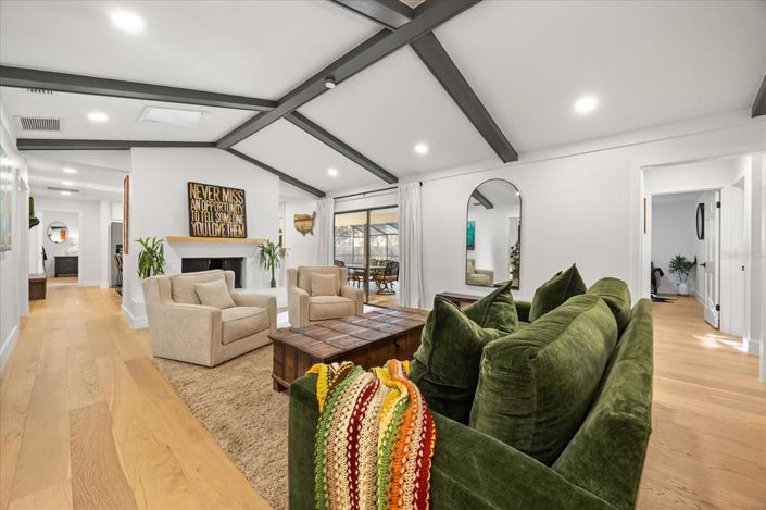 Image No.13-4 Bed House for sale