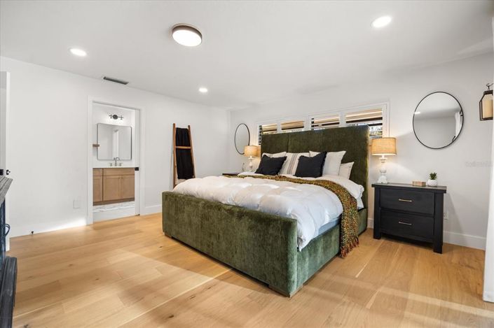 Image No.18-4 Bed House for sale