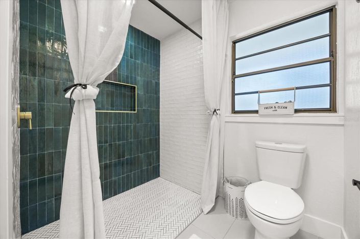 Image No.40-4 Bed House for sale