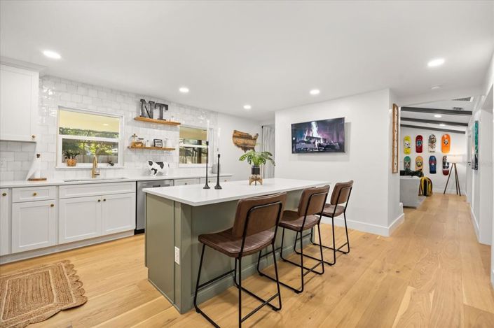 Image No.6-4 Bed House for sale