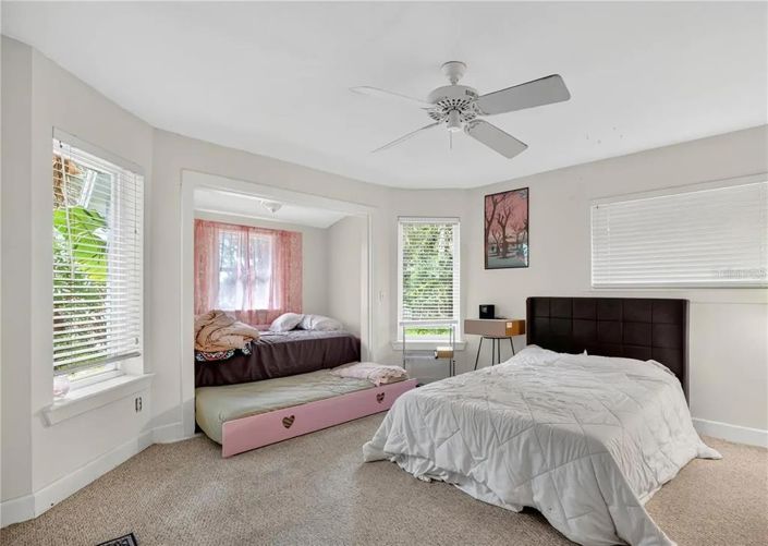 Image No.28-6 Bed House for sale