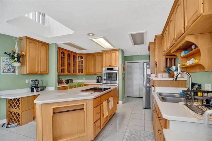 Image No.5-6 Bed House for sale