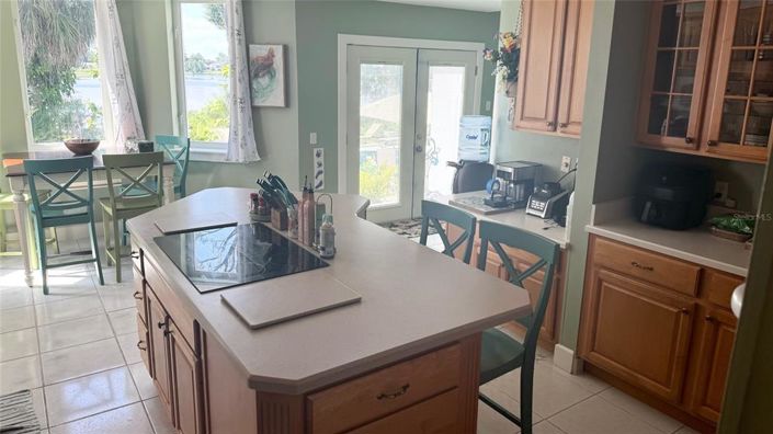 Image No.8-6 Bed House for sale