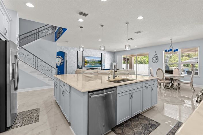 Image No.14-6 Bed House for sale