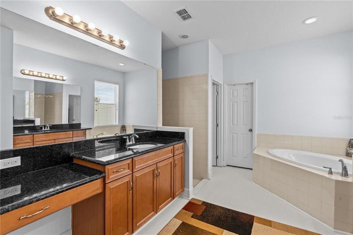 Image No.18-6 Bed House for sale