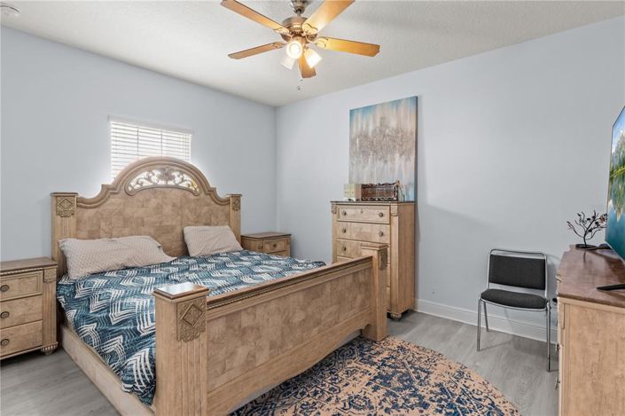 Image No.24-6 Bed House for sale