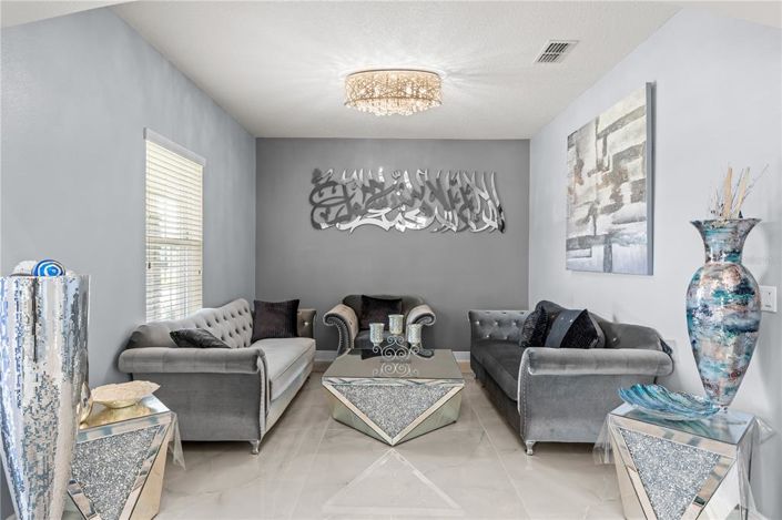 Image No.3-6 Bed House for sale