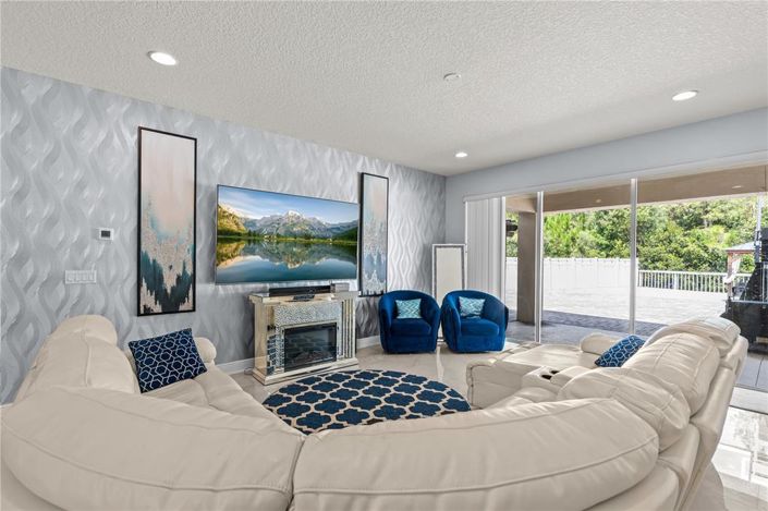 Image No.9-6 Bed House for sale