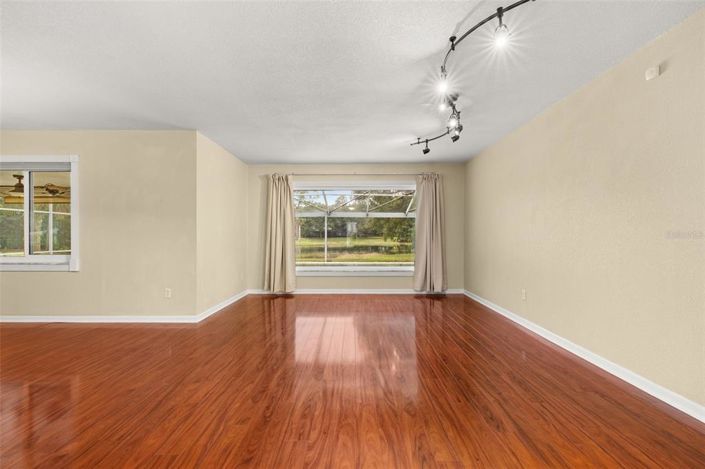 Image No.10-4 Bed House for sale