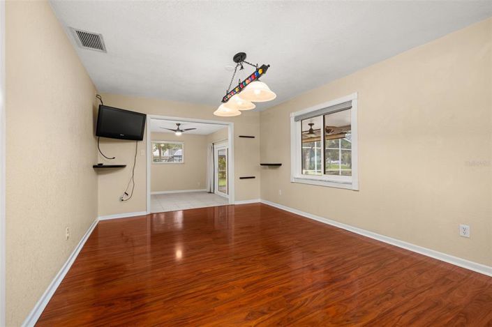 Image No.11-4 Bed House for sale