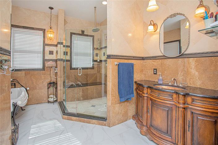 Image No.17-5 Bed House for sale