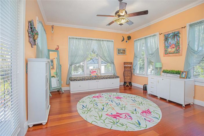 Image No.18-5 Bed House for sale