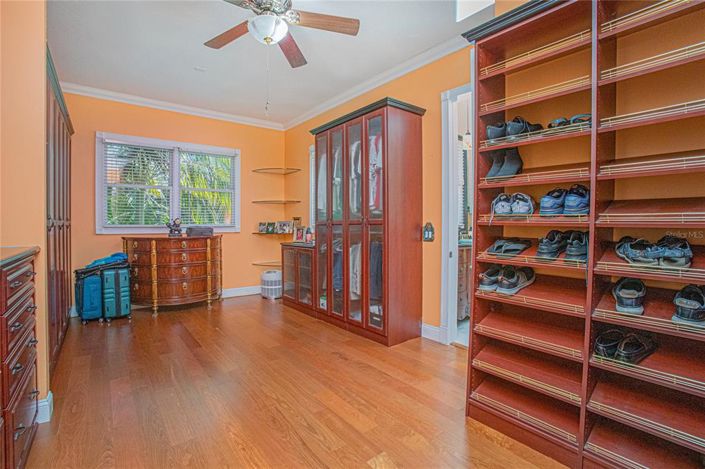 Image No.19-5 Bed House for sale