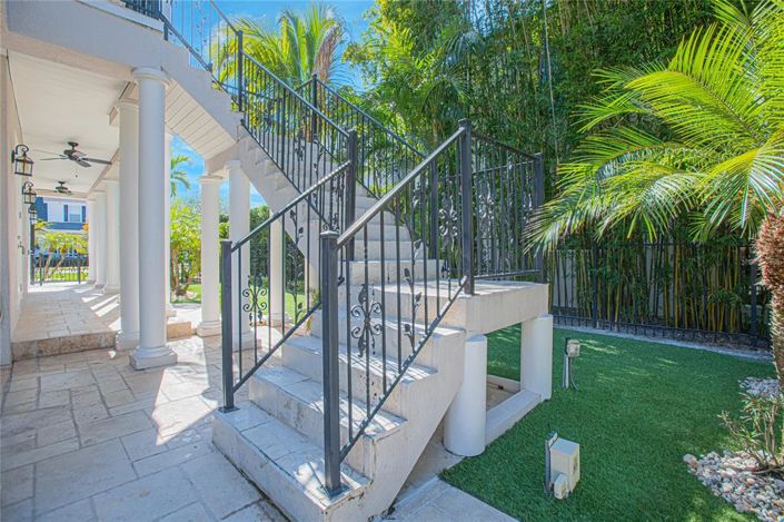 Image No.42-5 Bed House for sale