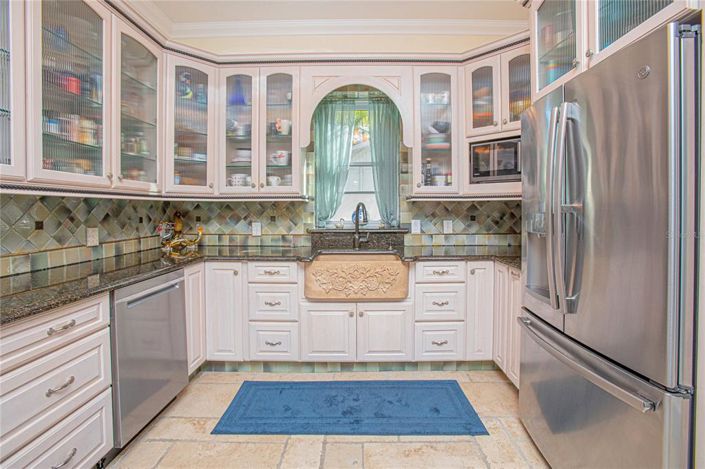 Image No.9-5 Bed House for sale