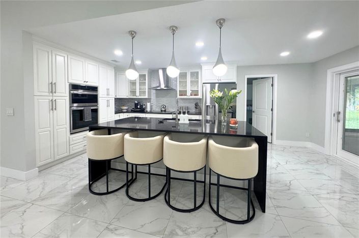 Image No.12-4 Bed House for sale