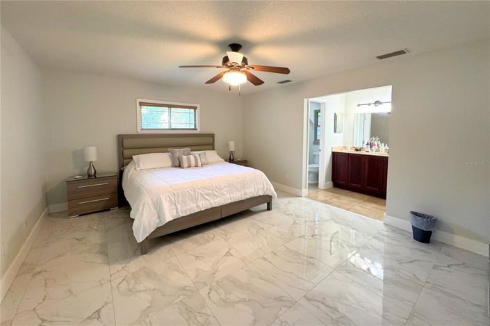 Image No.17-4 Bed House for sale