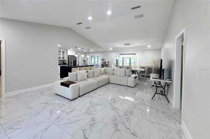 Image No.8-4 Bed House for sale