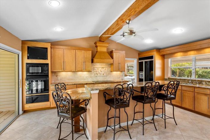 Image No.17-5 Bed House for sale