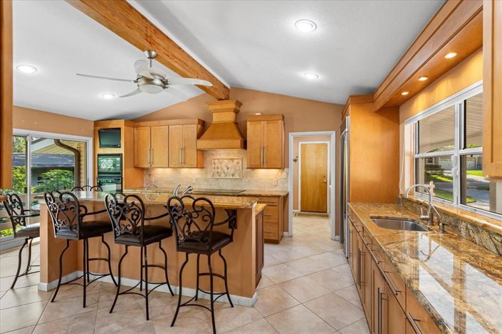 Image No.18-5 Bed House for sale