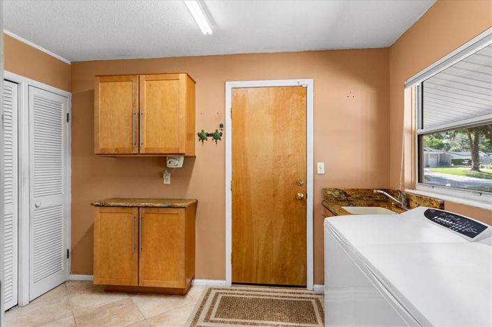 Image No.20-5 Bed House for sale