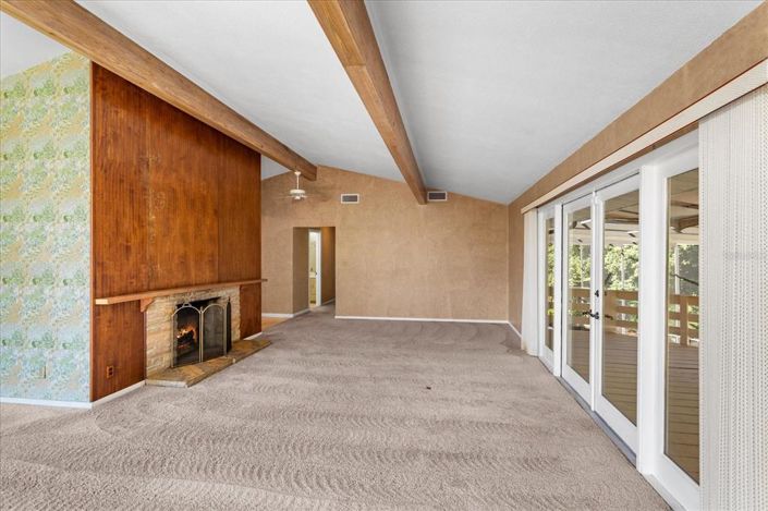 Image No.8-5 Bed House for sale