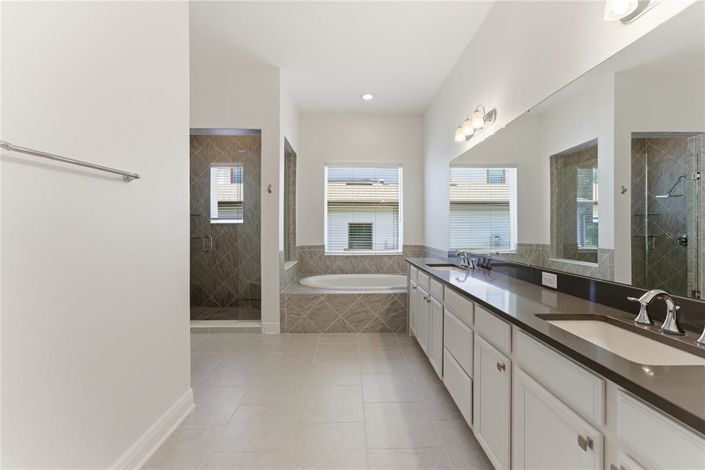 Image No.24-4 Bed House for sale