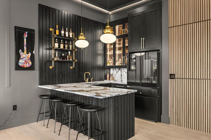 Image No.30-5 Bed House for sale