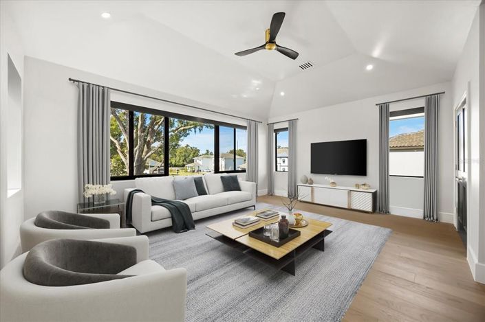 Image No.33-5 Bed House for sale