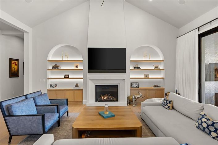 Image No.5-5 Bed House for sale