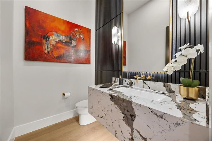 Image No.58-5 Bed House for sale