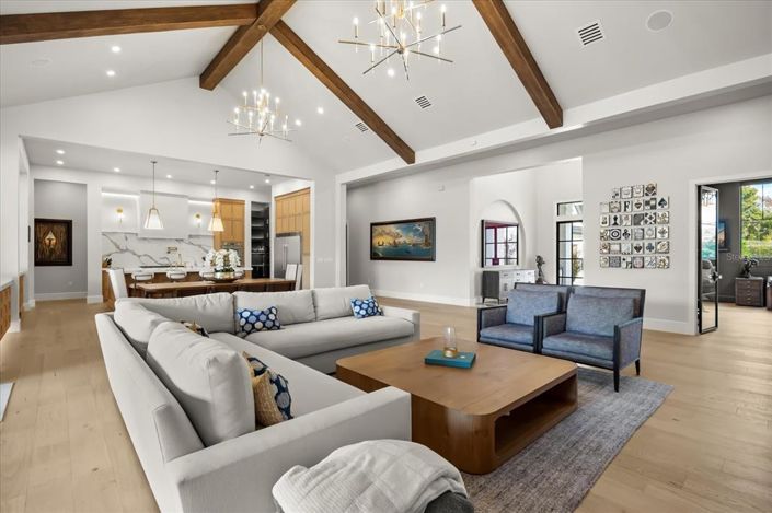 Image No.6-5 Bed House for sale