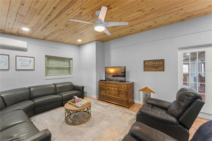 Image No.25-4 Bed House for sale