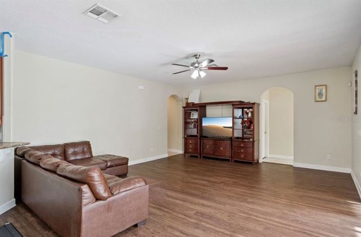 Image No.10-6 Bed House for sale