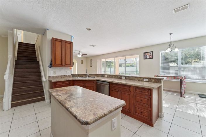 Image No.12-6 Bed House for sale