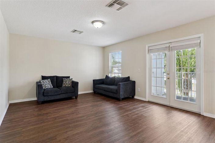 Image No.16-6 Bed House for sale